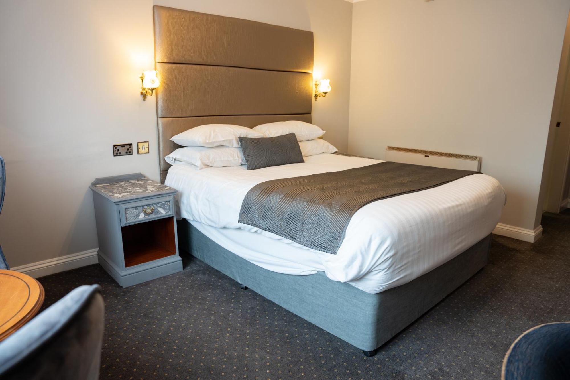 Hindlip The Pear Tree Inn & Country Hotel מראה חיצוני תמונה
